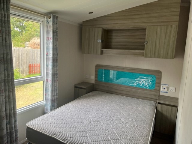 https://thefamilyparksgroup.co.uk/wp-content/uploads/2023/09/Double-bed-1.jpg
