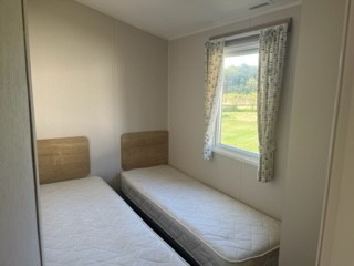 https://thefamilyparksgroup.co.uk/wp-content/uploads/2023/09/Twin-bed-2.jpg